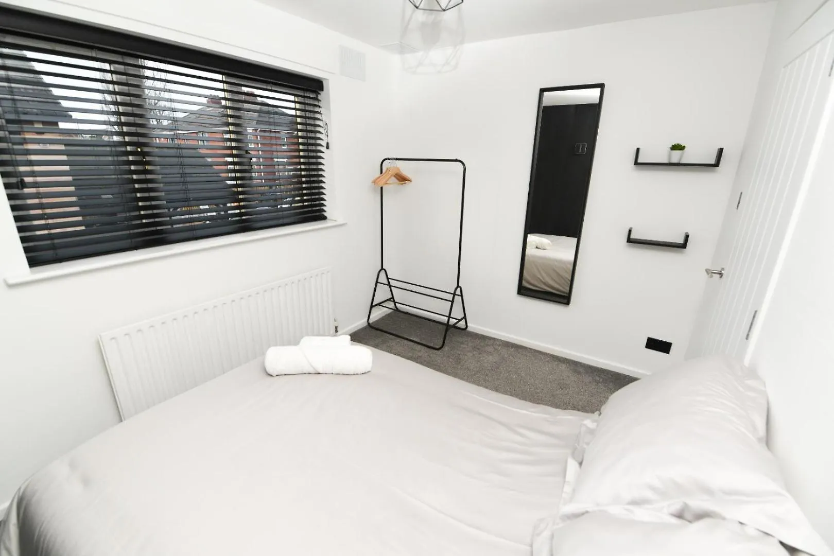 Modern Home In Royston, Free Off-Street Parking, Perfect For Families, Contractors & Work Royston  0*, Royston (South Yorkshire) Storbritannien
